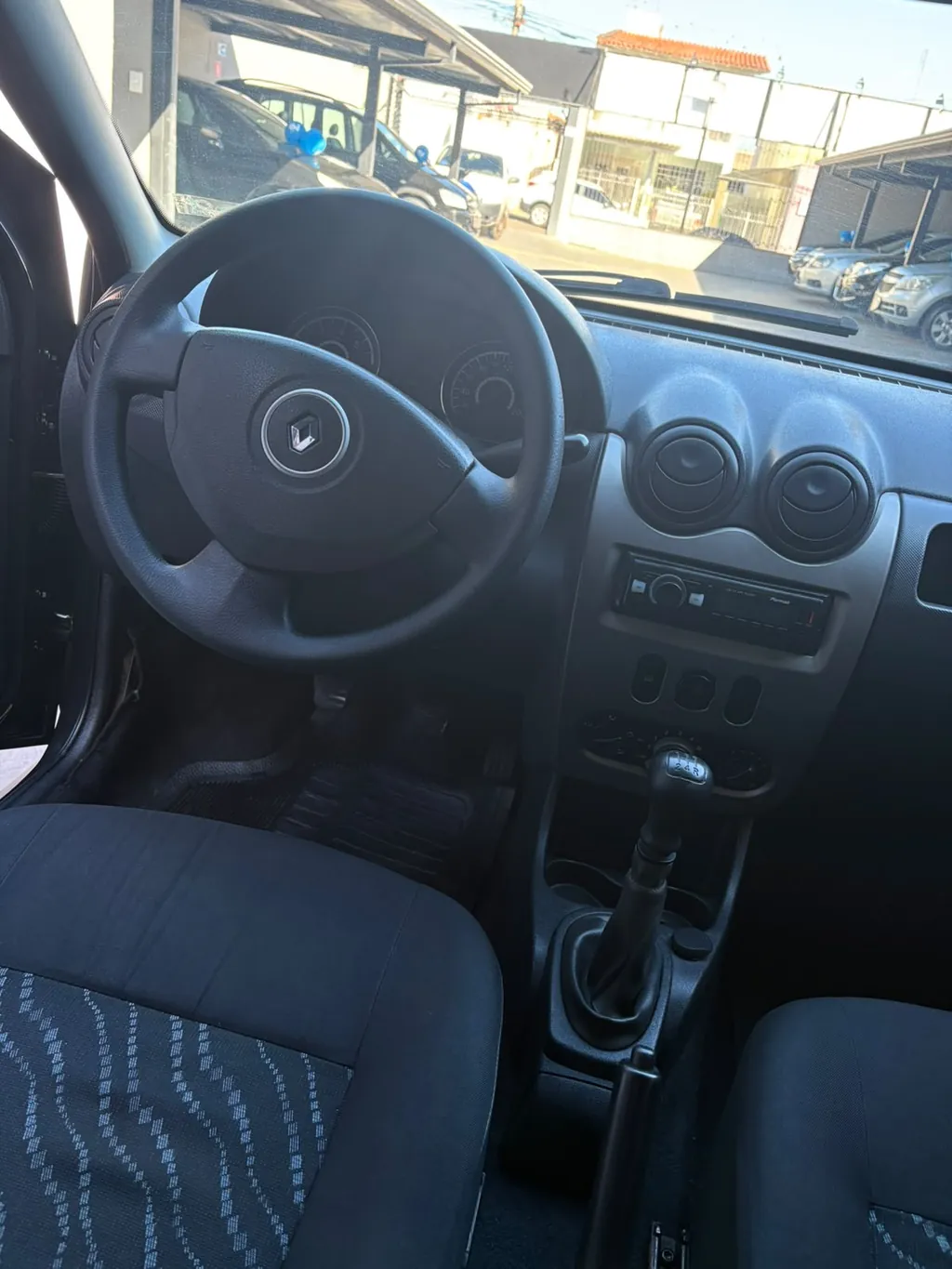 Renault Logan 1.0 Flex — foto 3