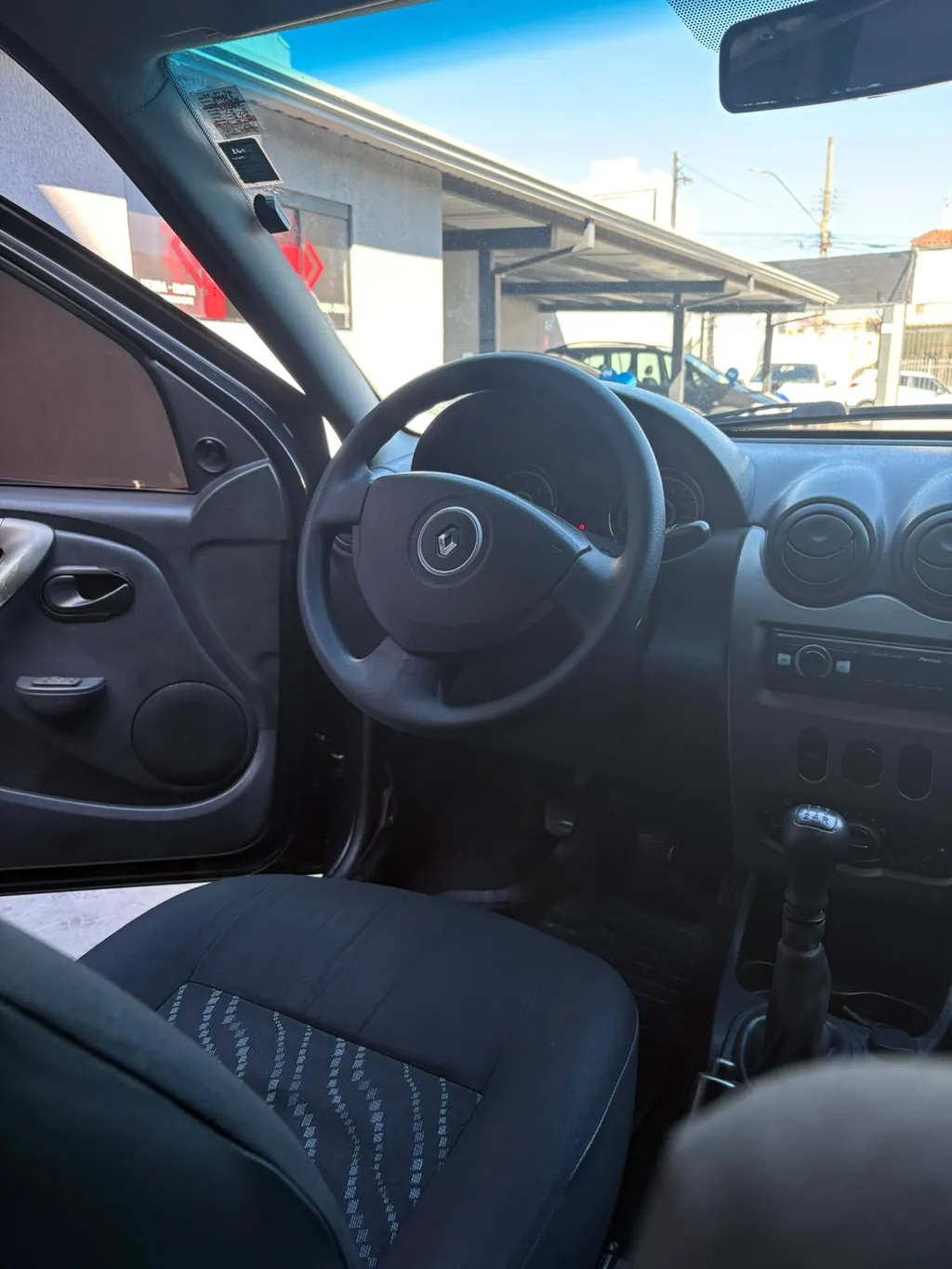 Renault Logan 1.0 Flex — foto 4