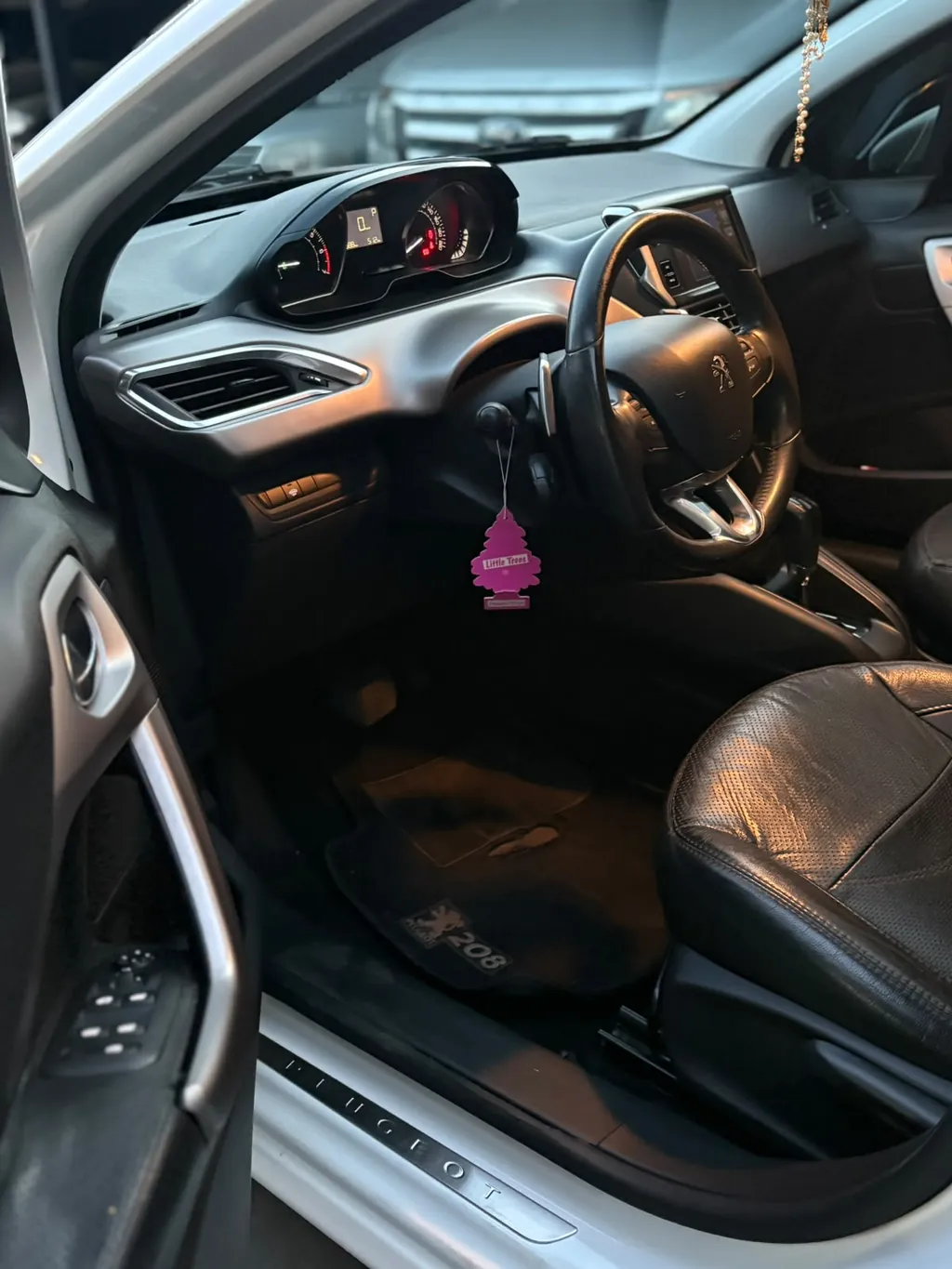 Peugeot 208 Griffe 1.6 Flex 16V Automático — foto 5