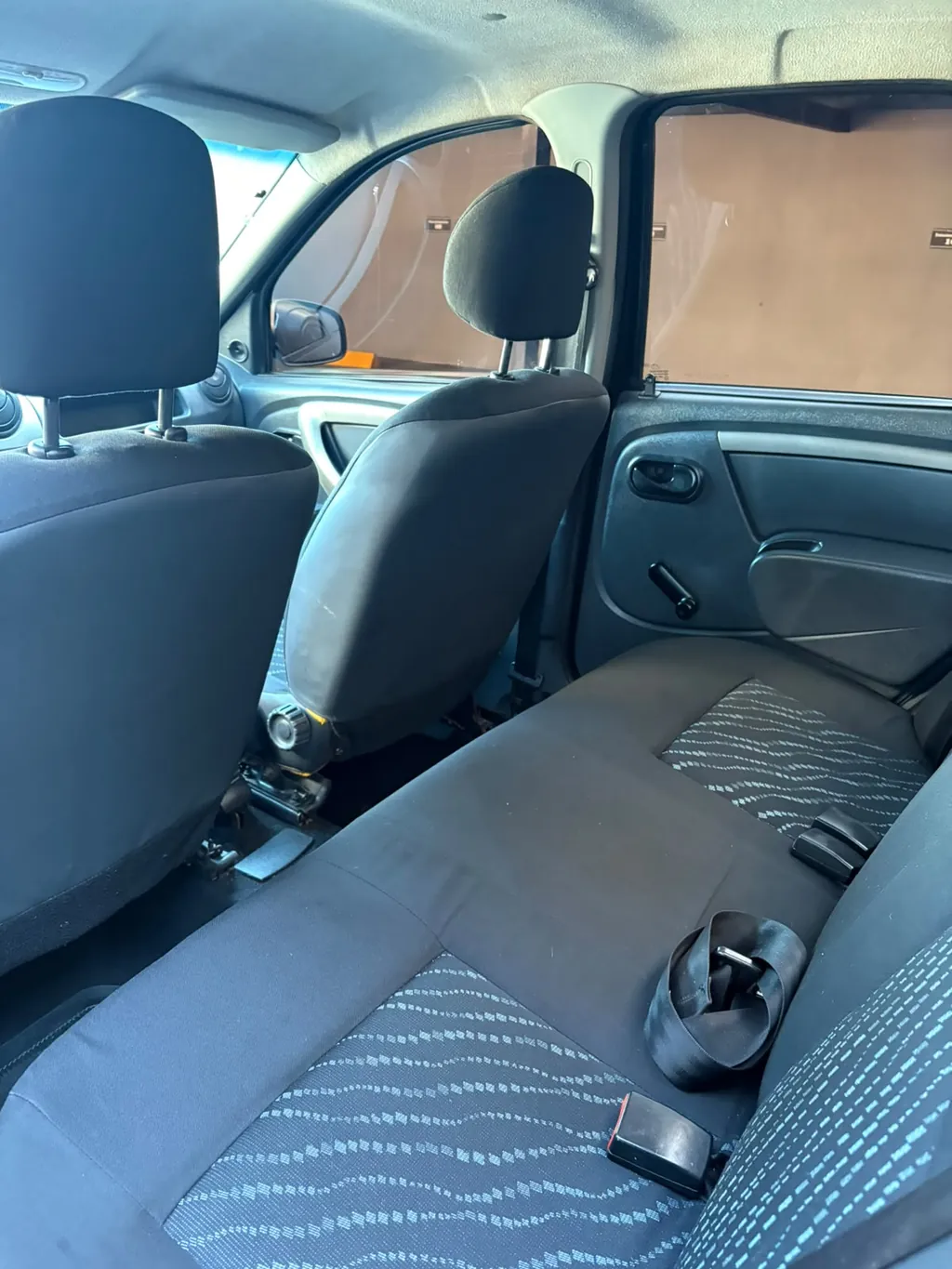 Renault Logan 1.0 Flex — foto 6