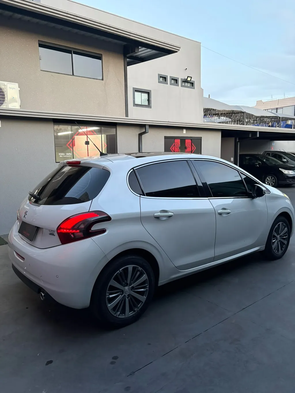 Peugeot 208 Griffe 1.6 Flex 16V Automático — foto 12